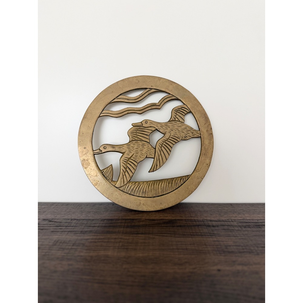 Vintage Brass Flying Mallard‎ Ducks Round Wall Plaque Trivet MCM Cabin Wildlife